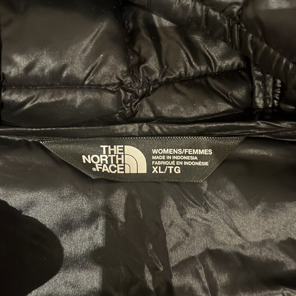 The North Face Woman’s Black Puffer Jacket Size XL - Picture 3 of 5
